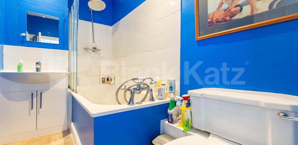 			2 Bedroom, 1 bath, 1 reception Flat			 Coverdale Road, Shepherds Bush